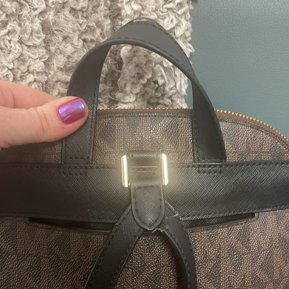 Michael Kors Large Cindy Backpack - Picture 4 of 10